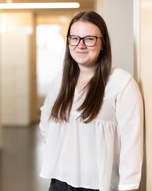 Hannah Lau in unserer Kanzlei in der Bilanzierung und Buchhaltung